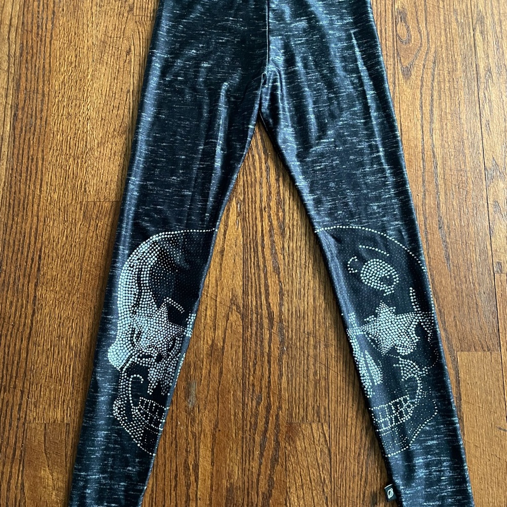 Terez girls leggings. Split skull design. Rich Charcoal grey color size XL
